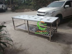 Bàn inox sơ chế thực phẩm 2,4m