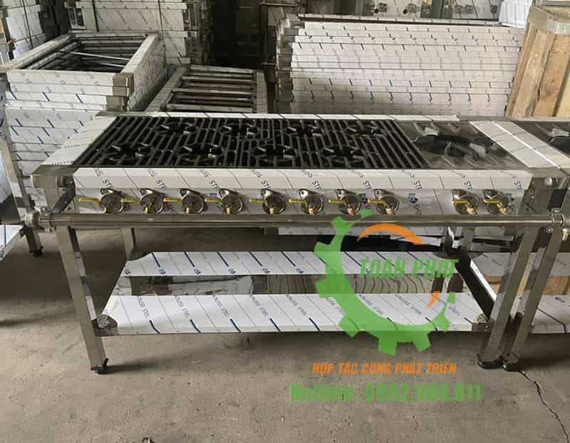 Bếp hầm 1 họng đốt to 2 vanh lửa, 8 họng đốt nhỏ 1 vanh lửa