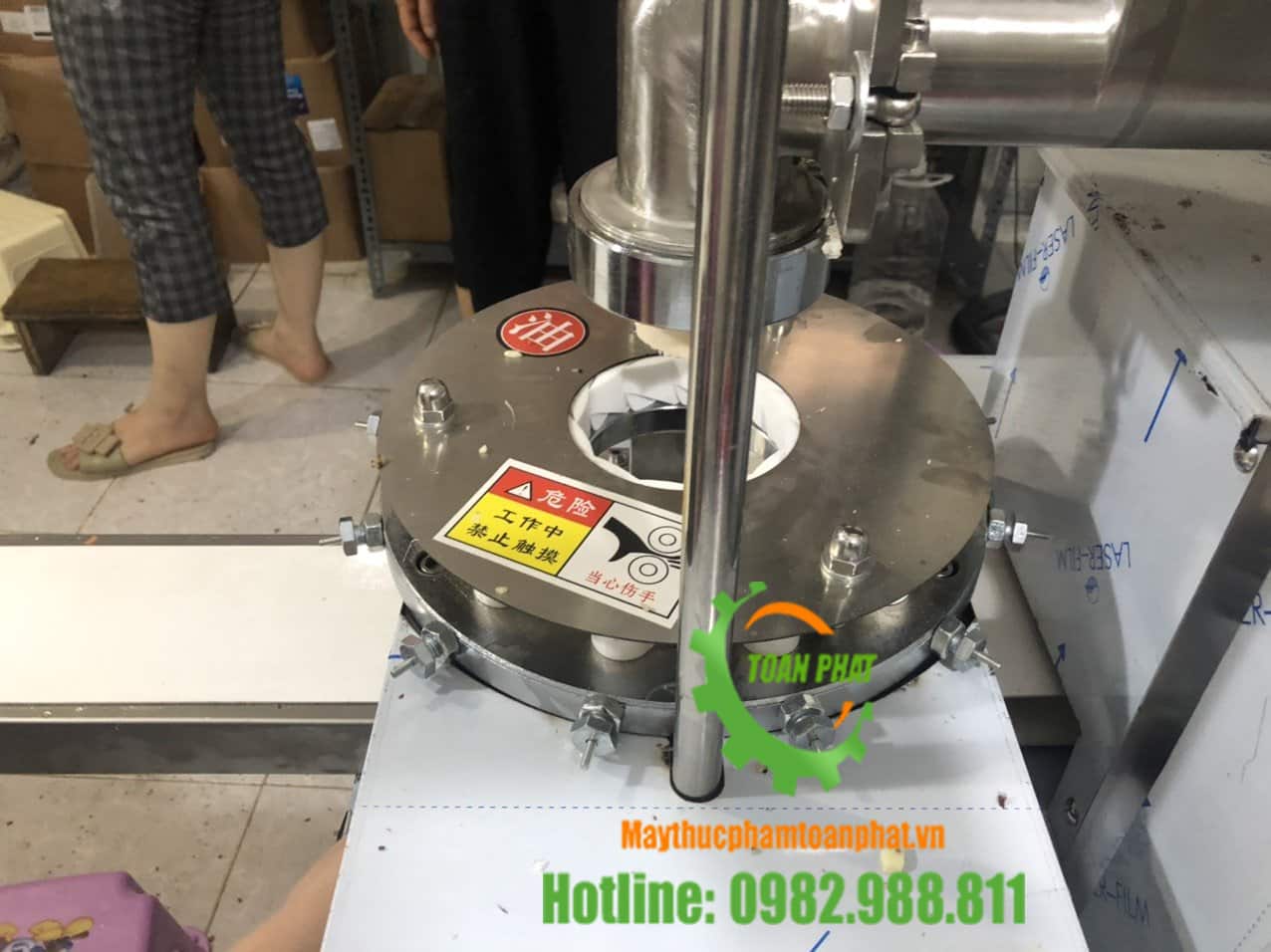 Máy làm bánh dày tự động