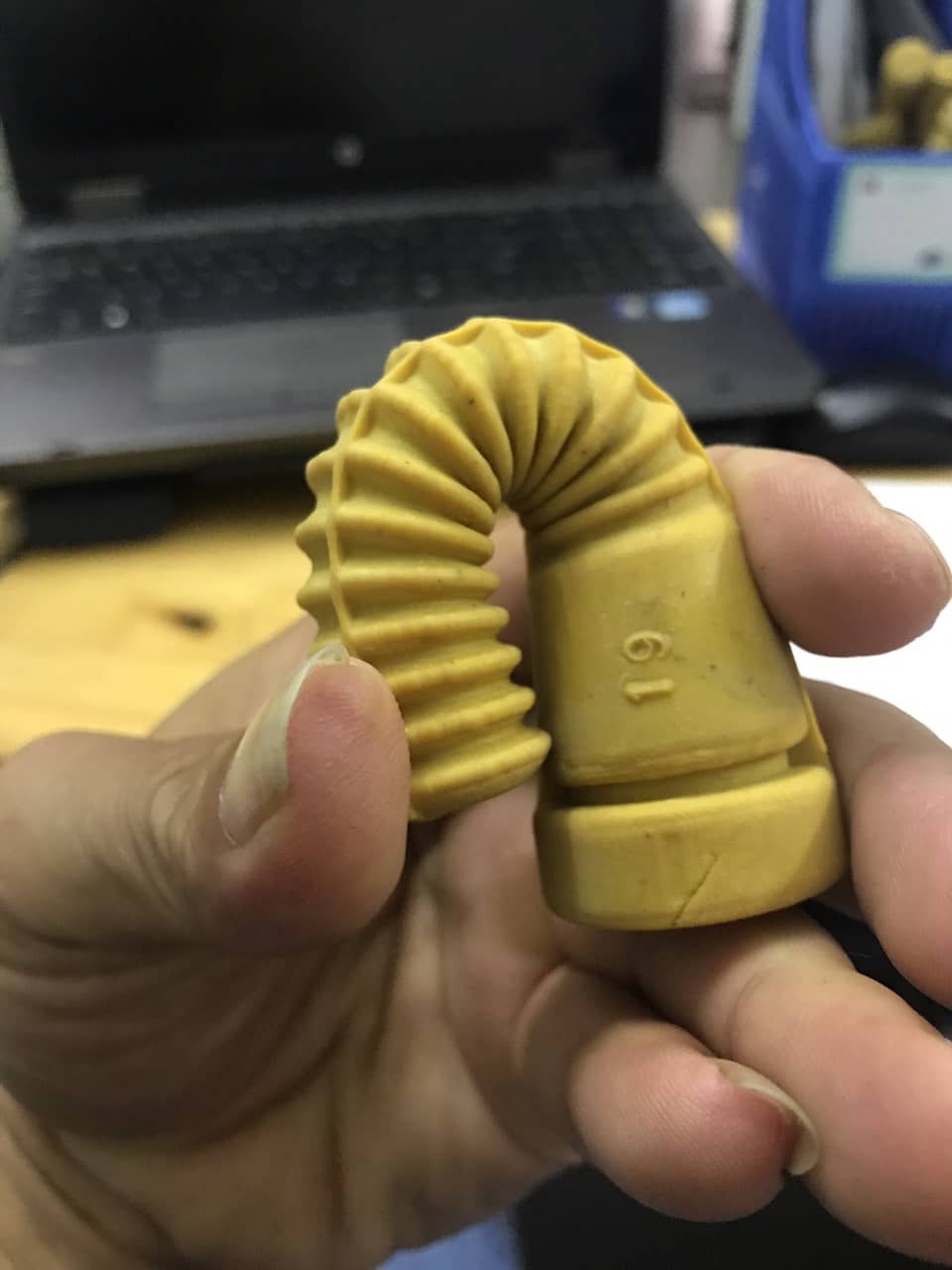 Núm cao su máy vặt lông gà