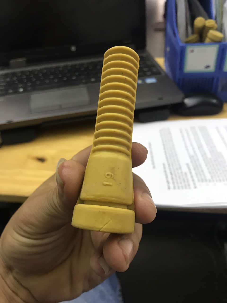 Núm cao su máy vặt lông gà