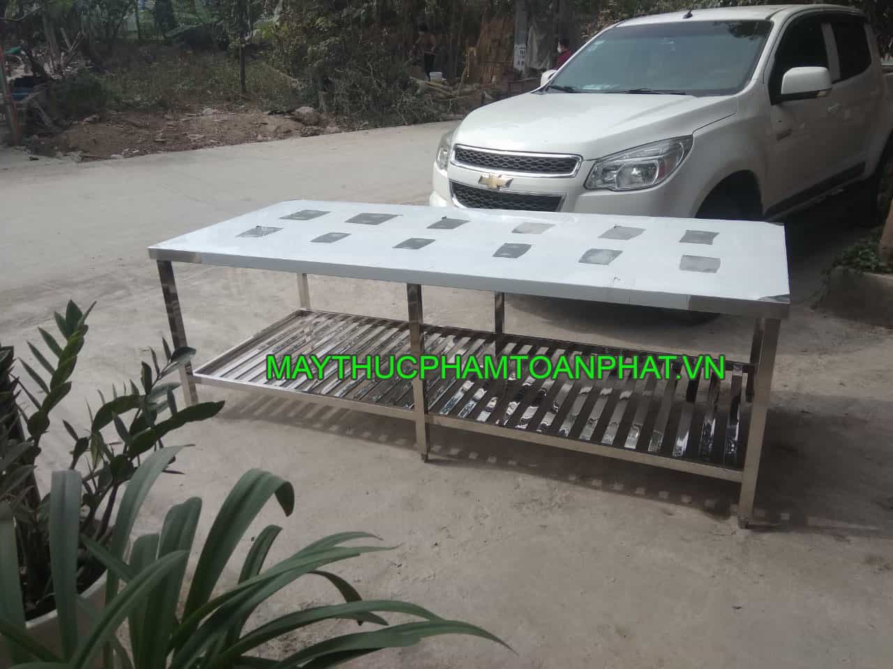 Bàn inox sơ chế thực phẩm 2,4m