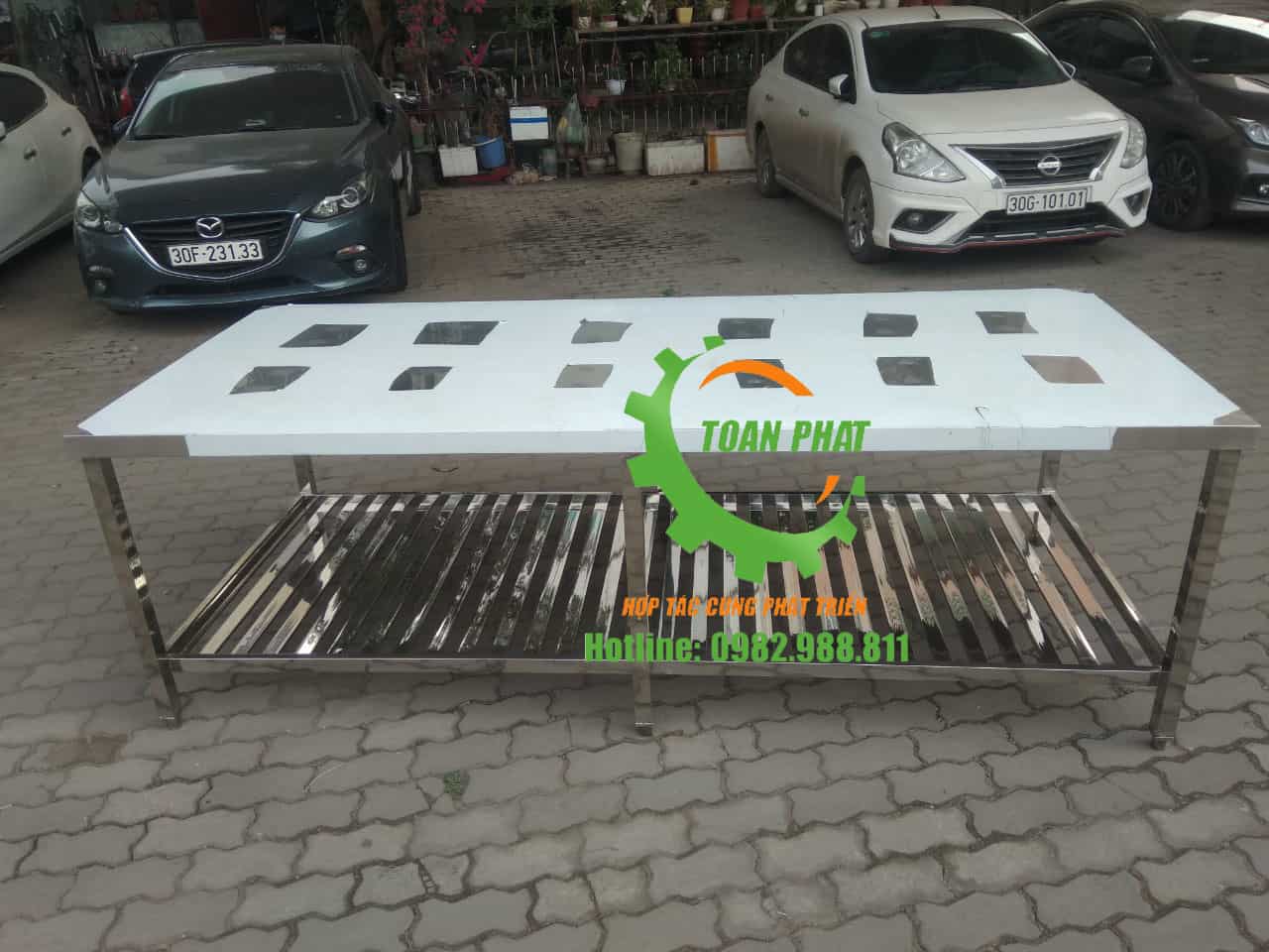 Bàn inox sơ chế thực phẩm 2,4m