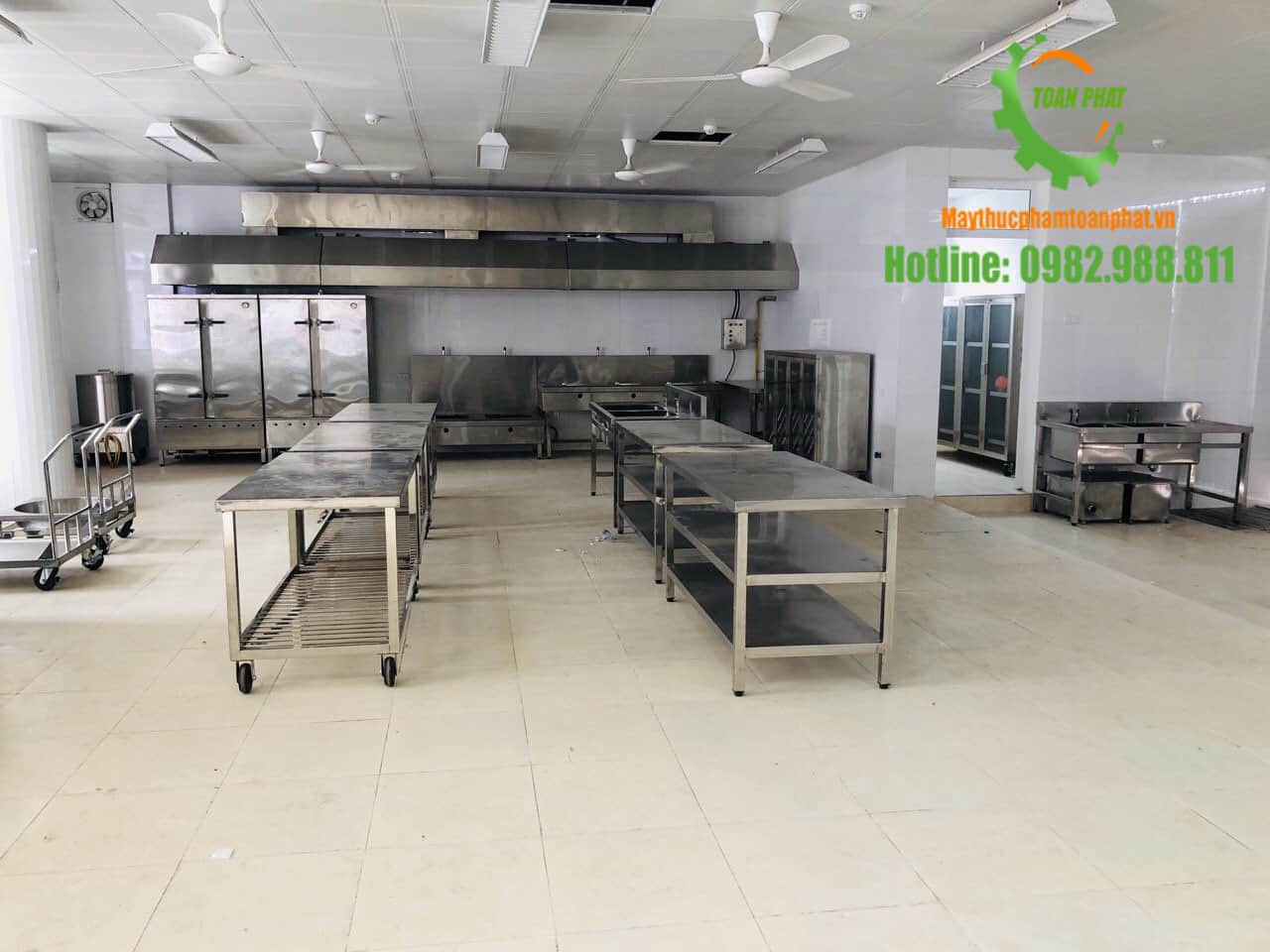 Bàn inox sơ chế công nghiệp