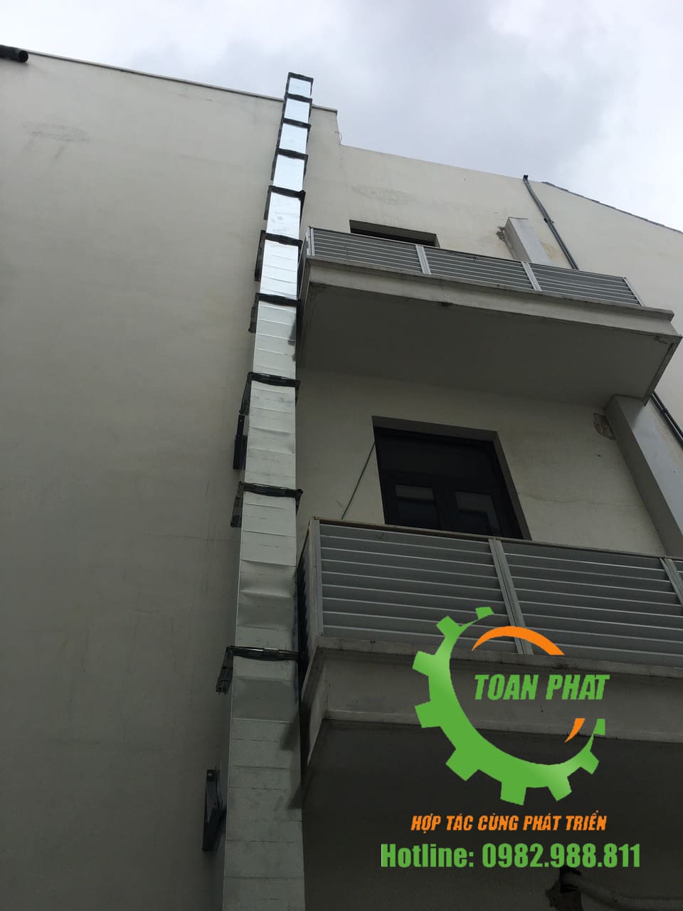 Tum hút mùi bếp nhà hàng